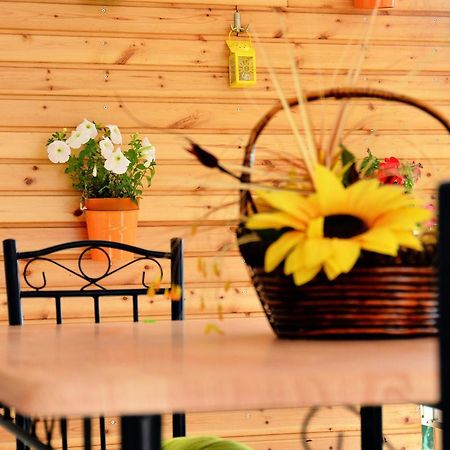 Noble Inn Loutraki  Ngoại thất bức ảnh