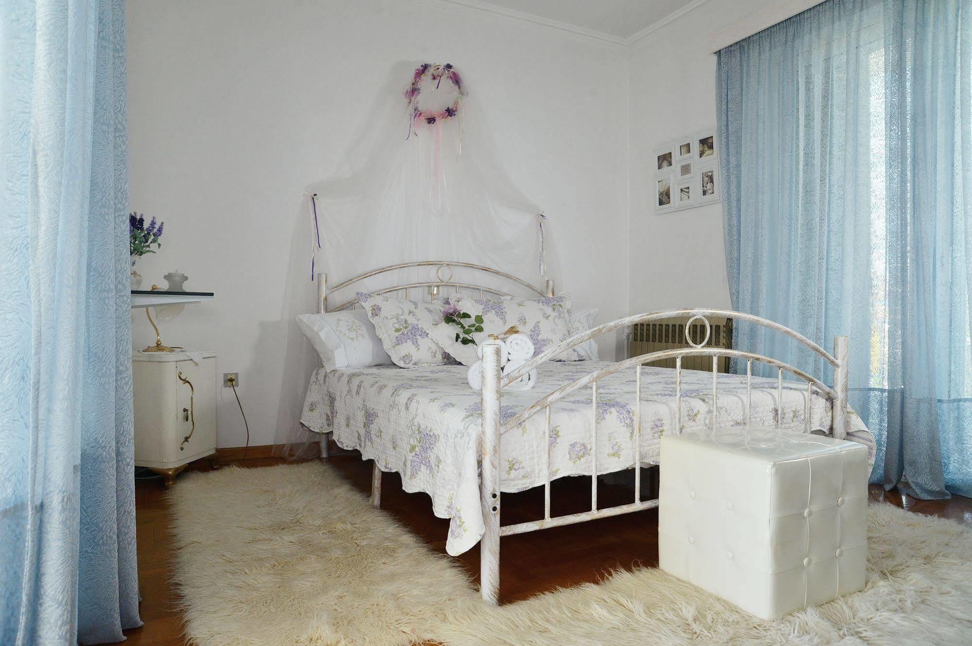 Noble Inn Loutraki  Ngoại thất bức ảnh